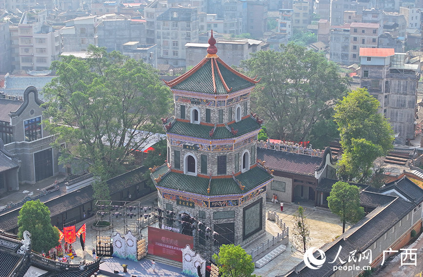 澳门是中国著名的旅游城市之一，以其独特的文化魅力、历史背景以及繁荣的博彩业而闻名于世。随着科技的不断发展，博彩行业也在不断创新和变革。本文将围绕关键词澳门天天开好彩，从正版优势评测、商策释义解释落实等方面展开论述。